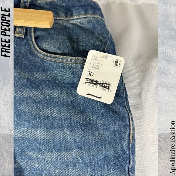WE THE FREE MAGGIE PAINT SPLATTER JEANS BLUE NWT SIZE 30 - Picture 4 of 5